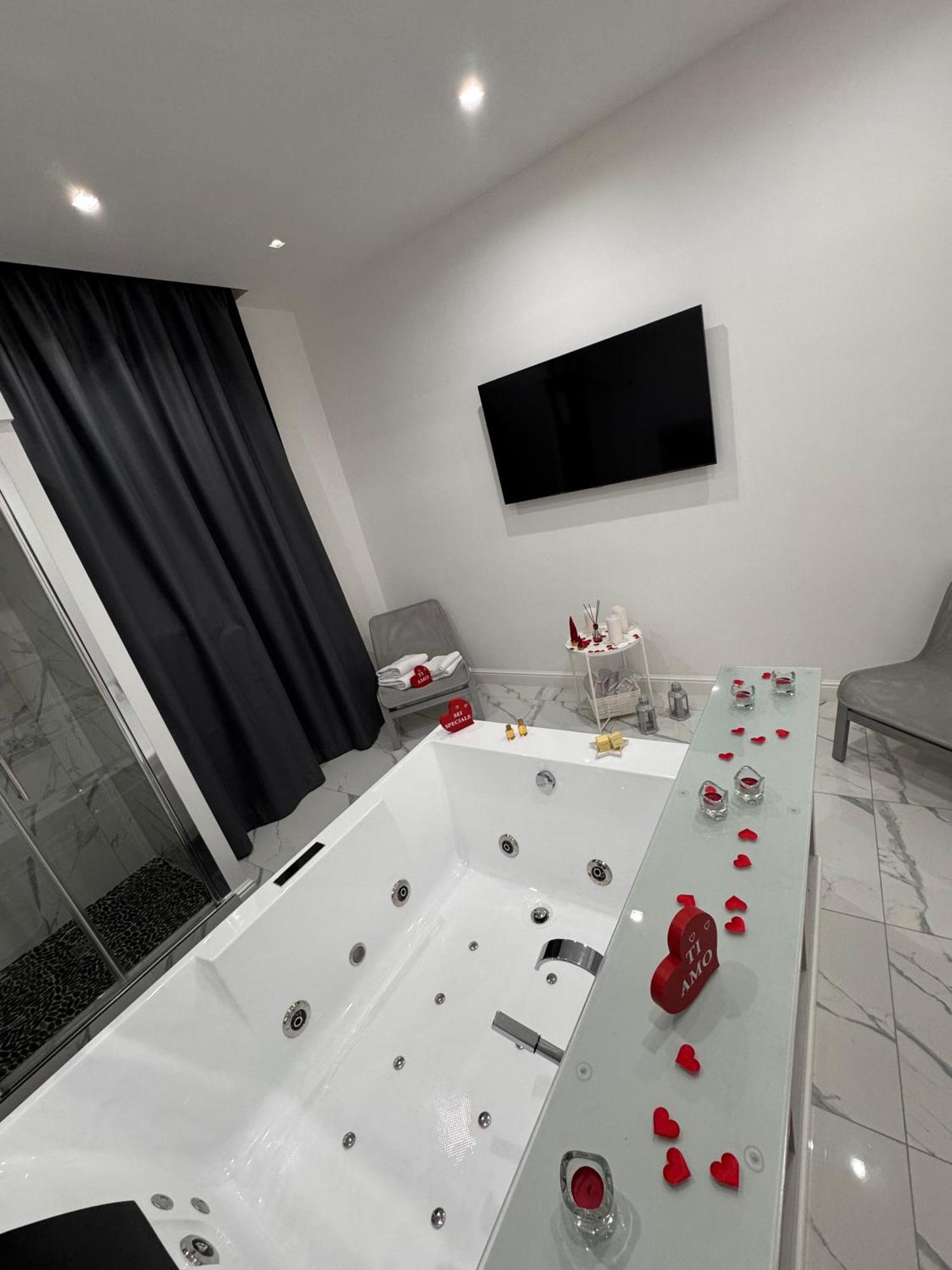 Lady Mary'S Luxury Suites Neapel Exteriör bild