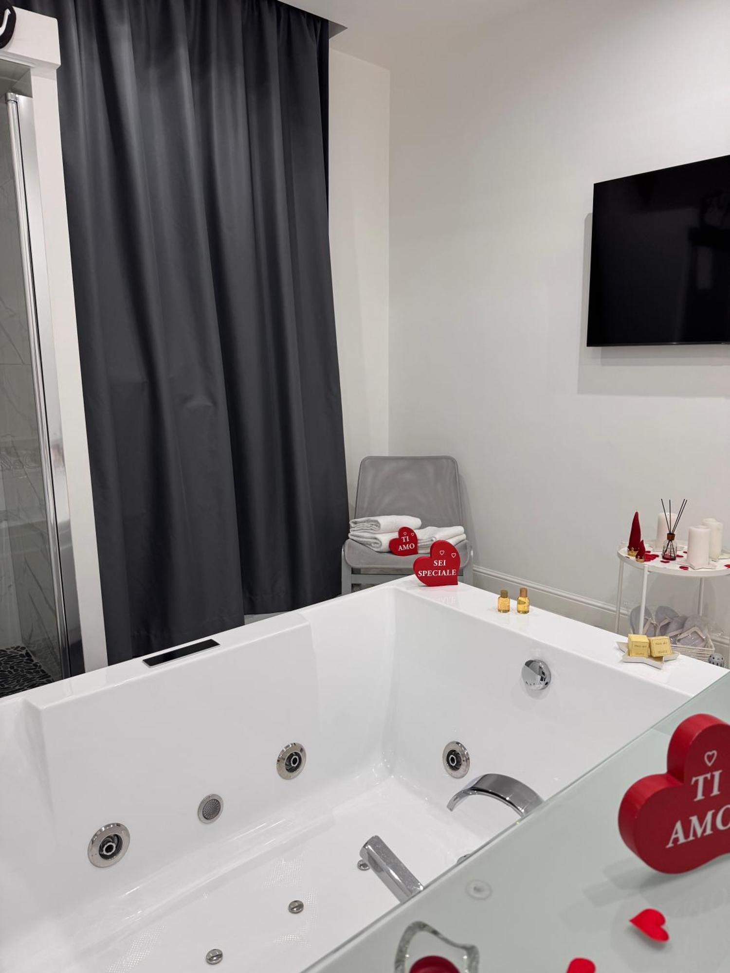 Lady Mary'S Luxury Suites Neapel Exteriör bild
