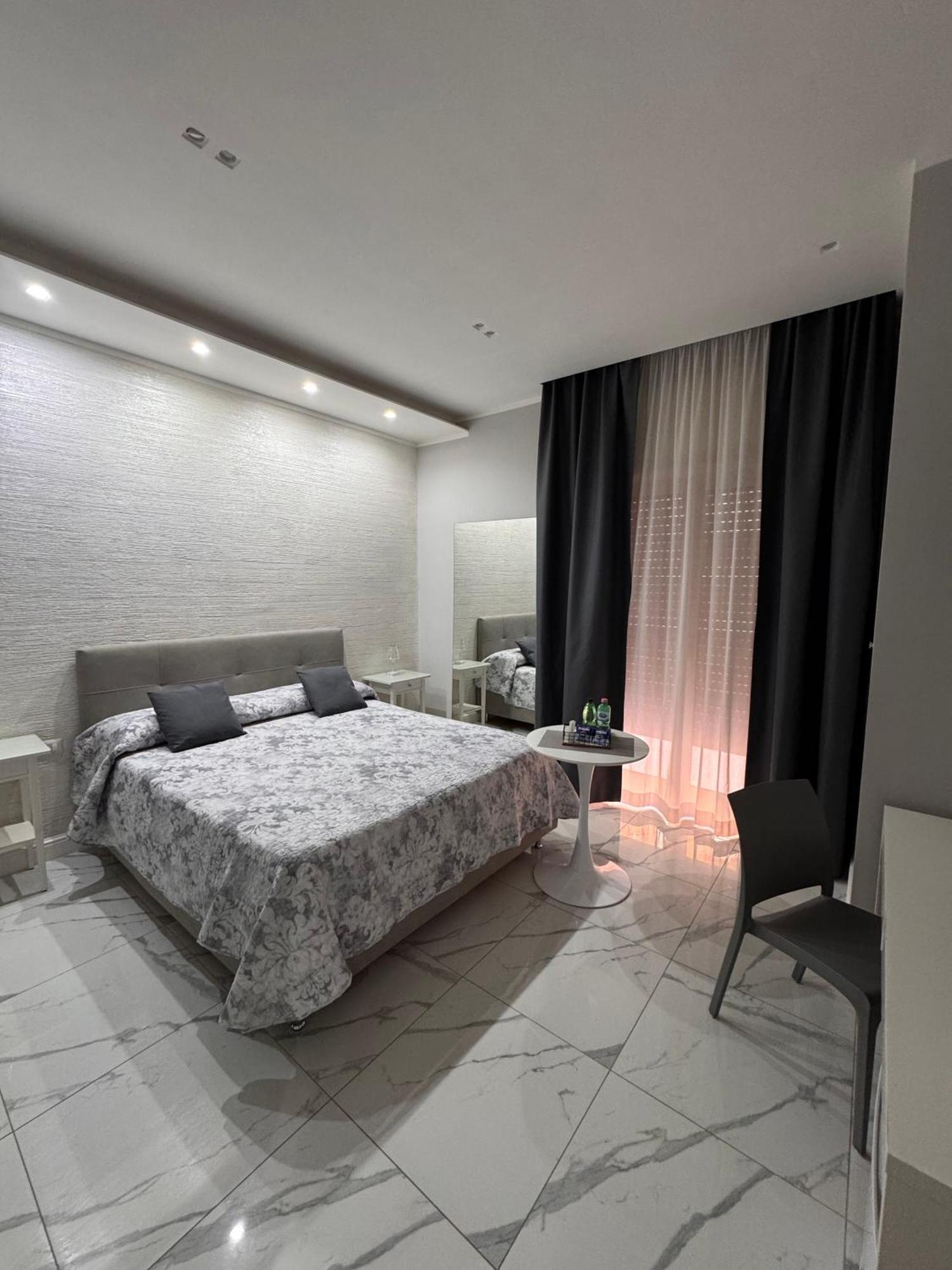 Lady Mary'S Luxury Suites Neapel Exteriör bild