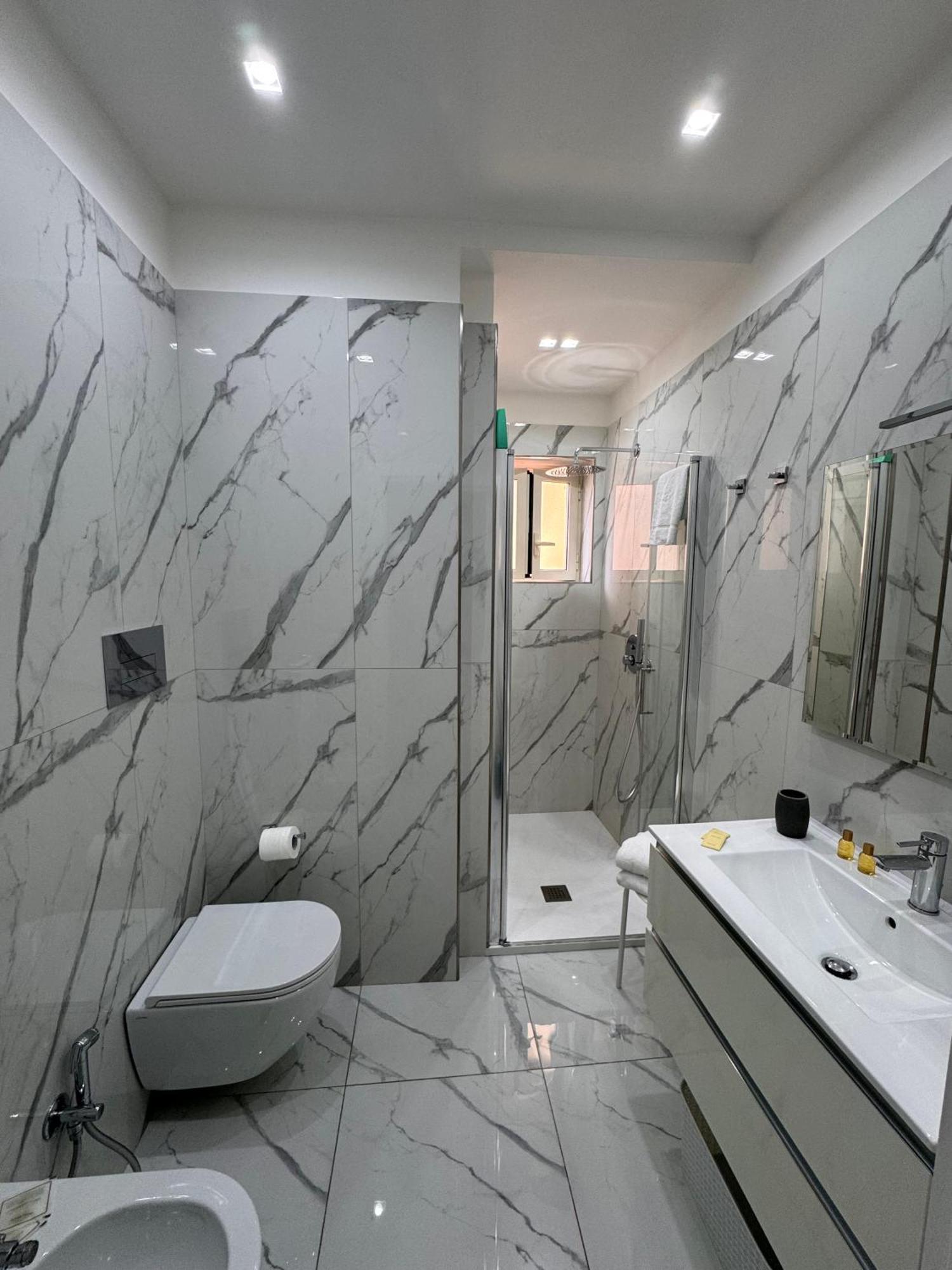 Lady Mary'S Luxury Suites Neapel Exteriör bild